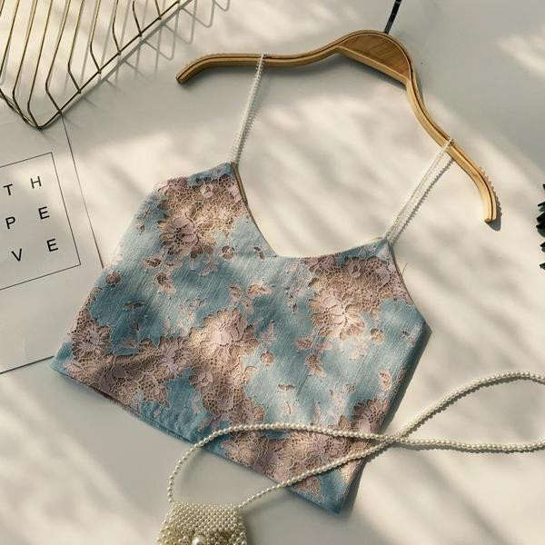 Σύντομη γυναικεία κορυφή με δεξιό και λεπτό ιμάντα σε διάφορα χρώματα