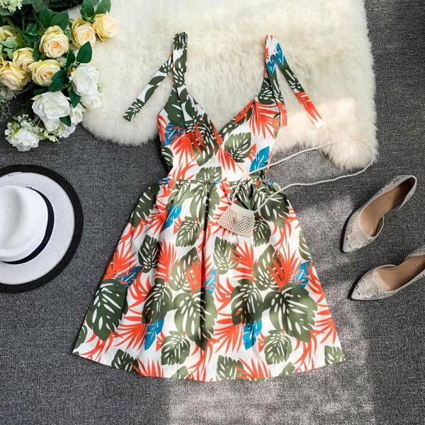 Model de rochie de dama modern croiat cu model colorat