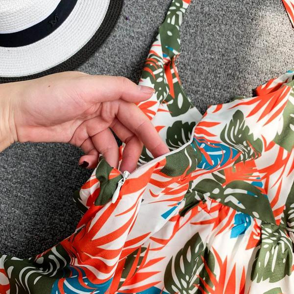 Model de rochie de dama modern croiat cu model colorat