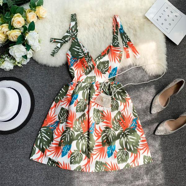 Model de rochie de dama modern croiat cu model colorat