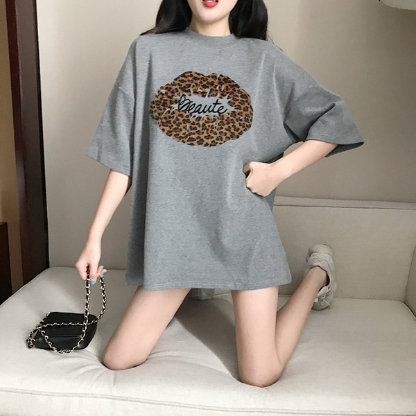 Tricou casual dama cu inscriptie si aplicatie