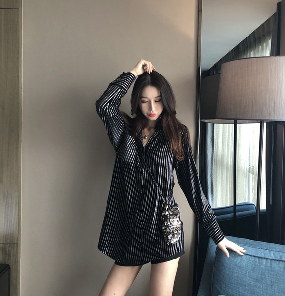 Cămașă de damă, lejeră, cu dungi lungi, de culoare neagră