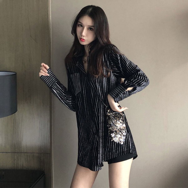 Cămașă de damă, lejeră, cu dungi lungi, de culoare neagră