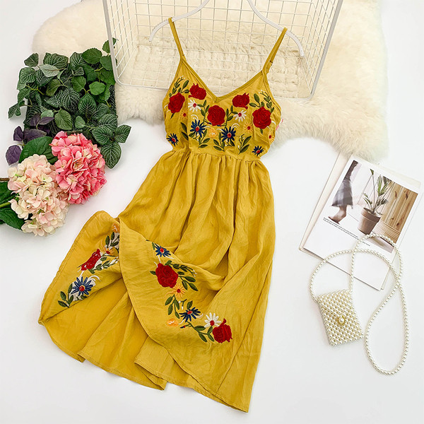 Rochie de vara dama cu broderie florala in mai multe culori