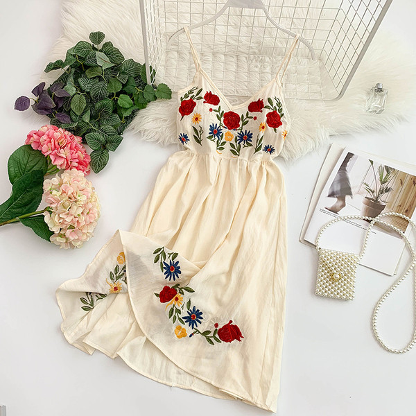 Rochie de vara dama cu broderie florala in mai multe culori