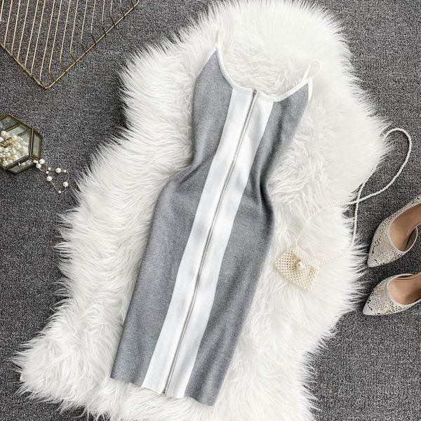 Aktuális női ruha Karcsú modell cipzárral szürke színben