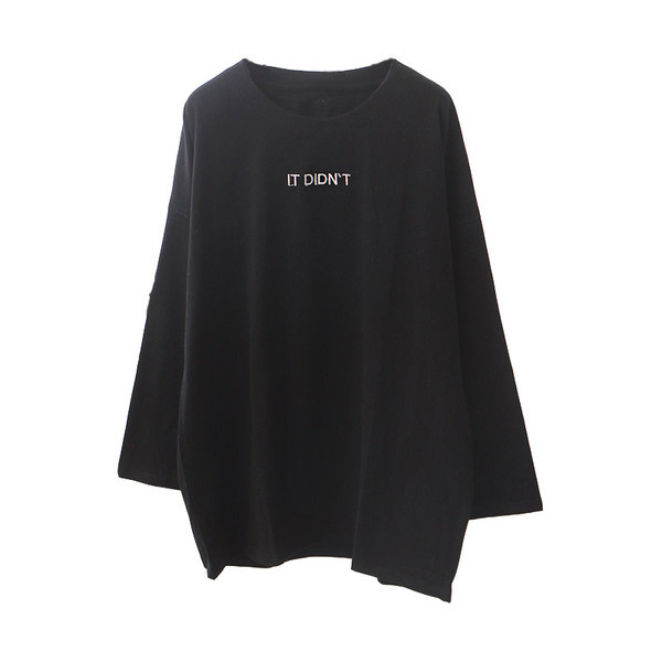 Stílusos női blúz fehér és fekete felirattal