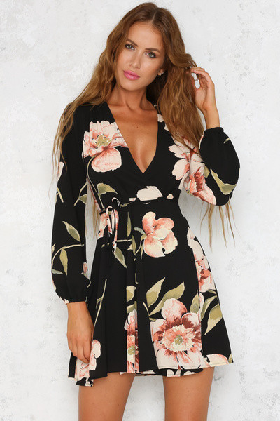 Rochie actuală de damă cu decolteu în V și motiv floral