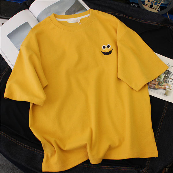 Stílusos női póló O-nyakkal és több színben hímzéssel