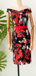 Stílusos női ruha fehér és fekete mintával