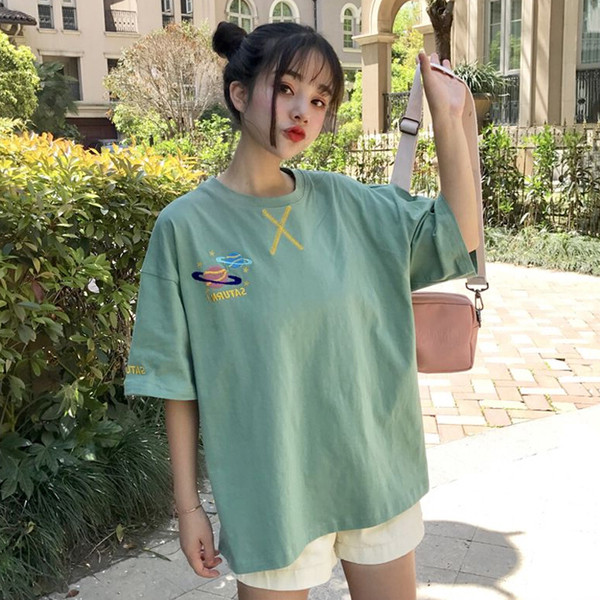 Tricou elegant de damă cu broderie în roz, alb și verde