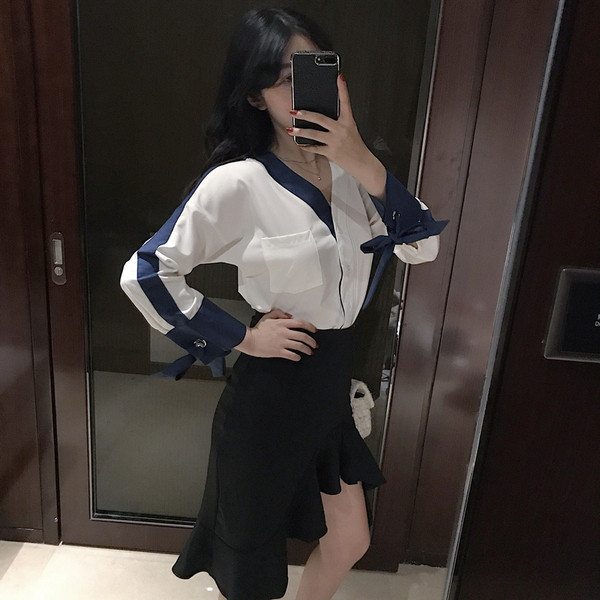 Cămașă modernă de damă cu panglici pe mâneci