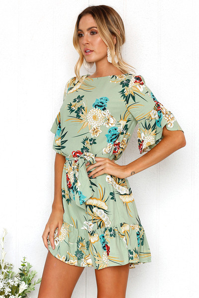 Актуална дамска рокля с флорален мотив в светло зелен цвят 