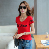 Stílusos női póló fehér, fekete és piros felirattal