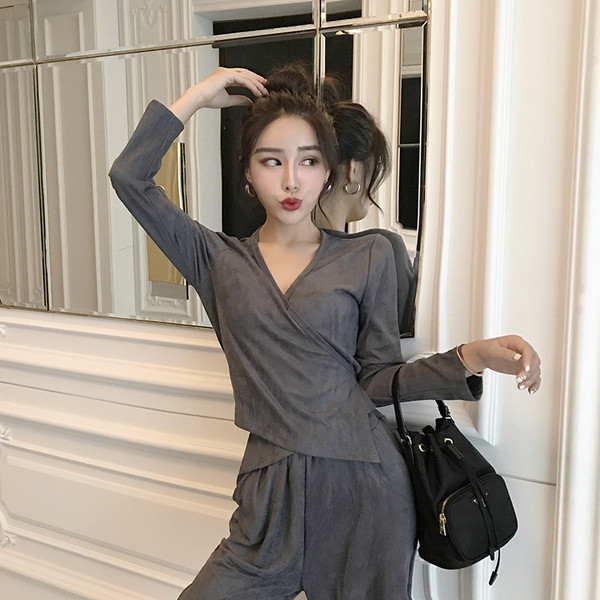 Γυναικεία καθημερινή σειρά μπλούζες και παντελόνι σε δύο χρώματα