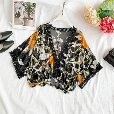 Modern női blúz mély nyakkivágással, több színben