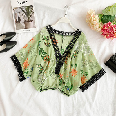 Modern női blúz mély nyakkivágással, több színben