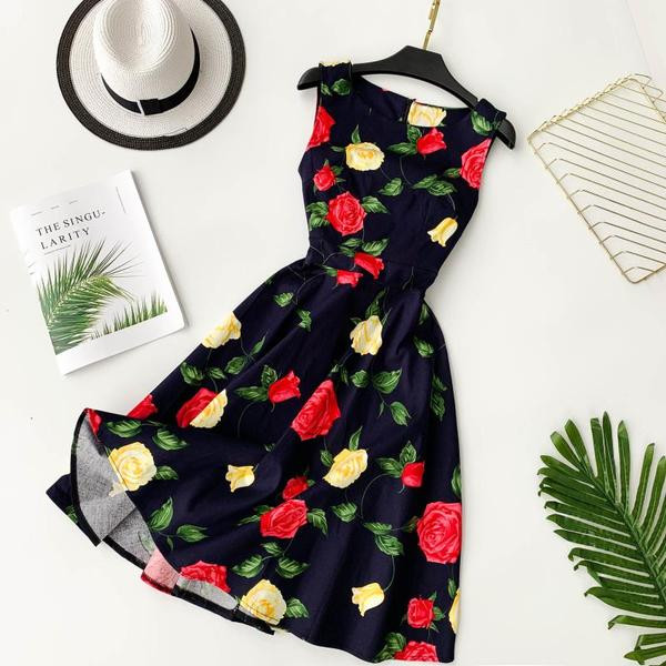 Model de rochie de dama modern croiat cu motive florale in mai multe culori