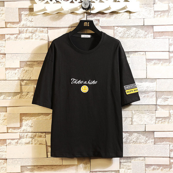 Ανδρικό μπλουζάκι με κεντήματα σε λευκό και μαύρο