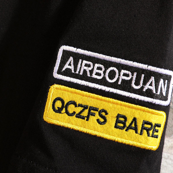 Ανδρικό μπλουζάκι με κεντήματα σε λευκό και μαύρο