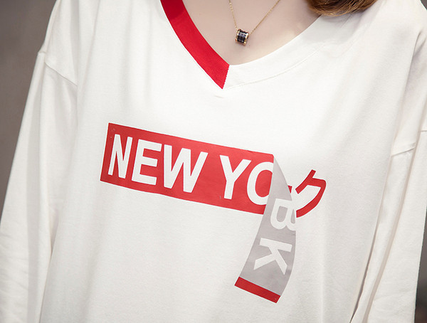 Bluză de damă elegantă, cu inscripție în trei culori