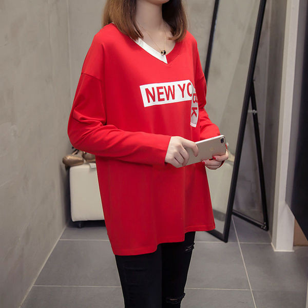 Bluză de damă elegantă, cu inscripție în trei culori