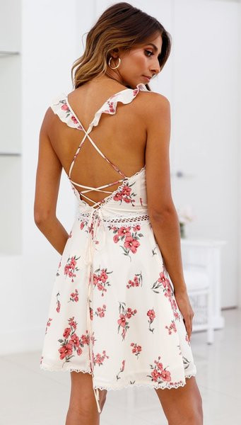 Rochie de dama moderna cu decolteu in V in alb cu motiv floral