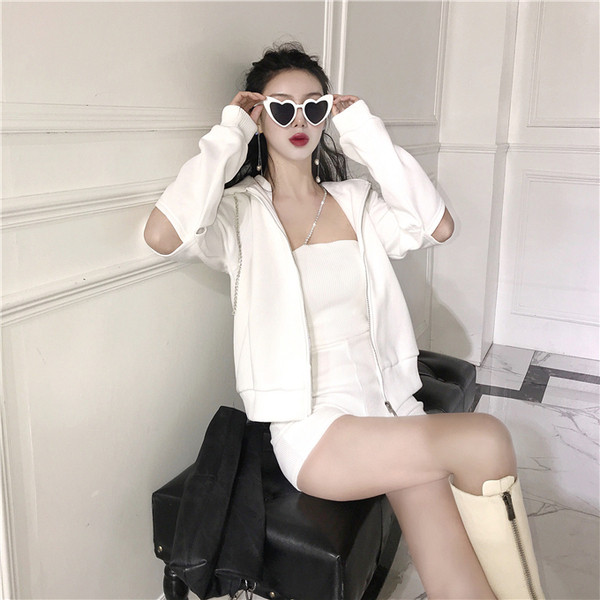 Modern női rövid jumpsuit fehér színben