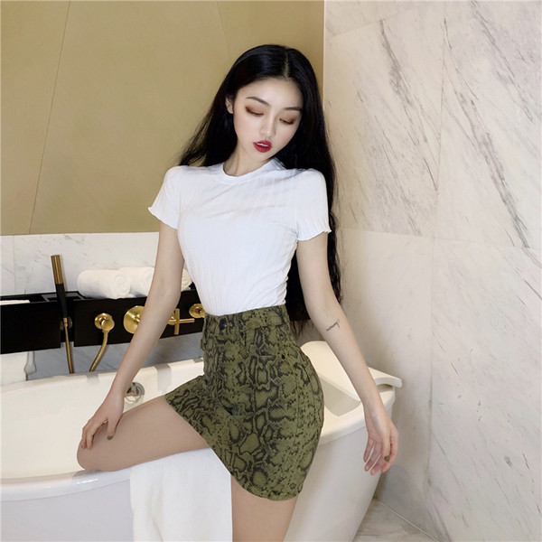 Sima, rövid ujjú női póló négy színben