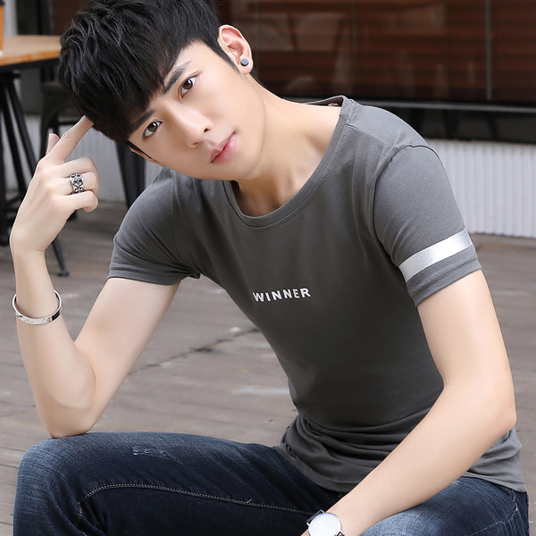 Férfi póló rövid ujjal, fehér és szürke felirattal