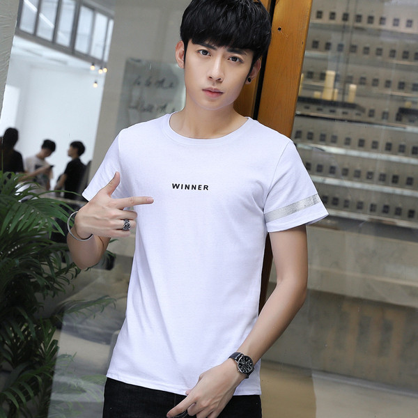 Férfi póló rövid ujjal, fehér és szürke felirattal