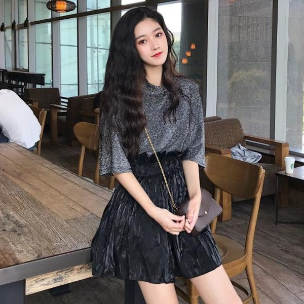 Tricou strălucitor de damă modern de culoare închisă