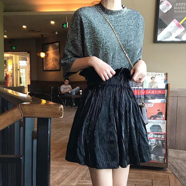 Tricou strălucitor de damă modern de culoare închisă