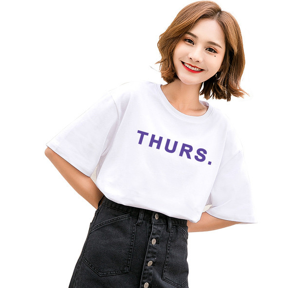 Κομψή γυναικεία μπλούζα με τετράχρωμη επιγραφή