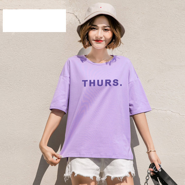 Κομψή γυναικεία μπλούζα με τετράχρωμη επιγραφή