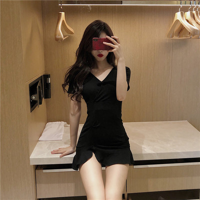 Modern női rövid fekete ruha, rövid ujjal