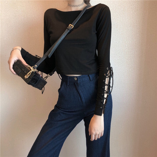 Alkalmi női rövid fekete blúz ujjkötővel