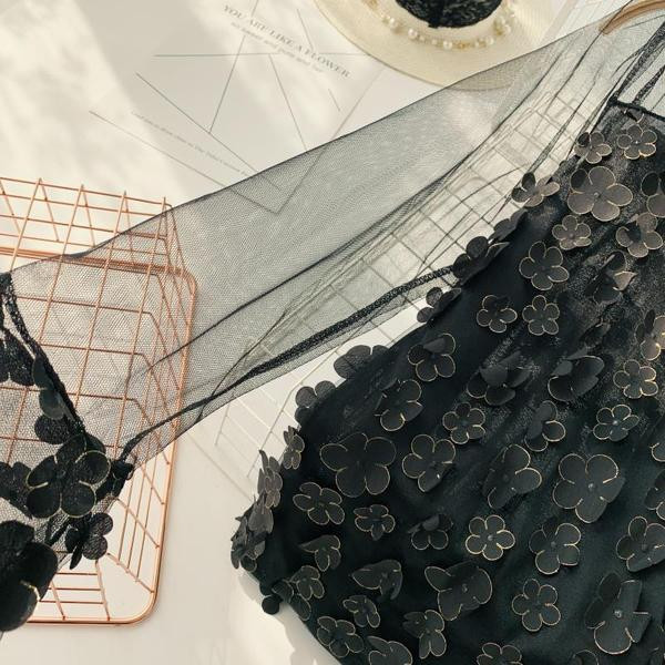 Bluză de damă elegantă cu mâneci transparente în alb-negru