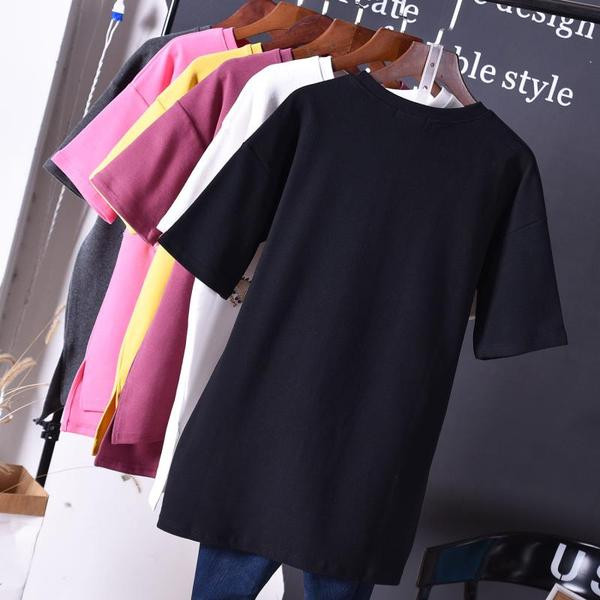 Stílusos női blúz rövid ujjal és hímzéssel