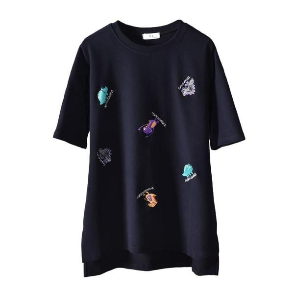 Stílusos női blúz rövid ujjal és hímzéssel