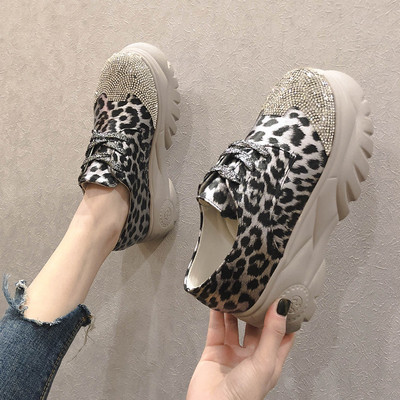 Pantofi de dama actuali cu talpa aspra si model leopard in doua culori