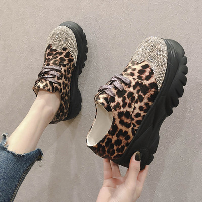 Pantofi de dama actuali cu talpa aspra si model leopard in doua culori