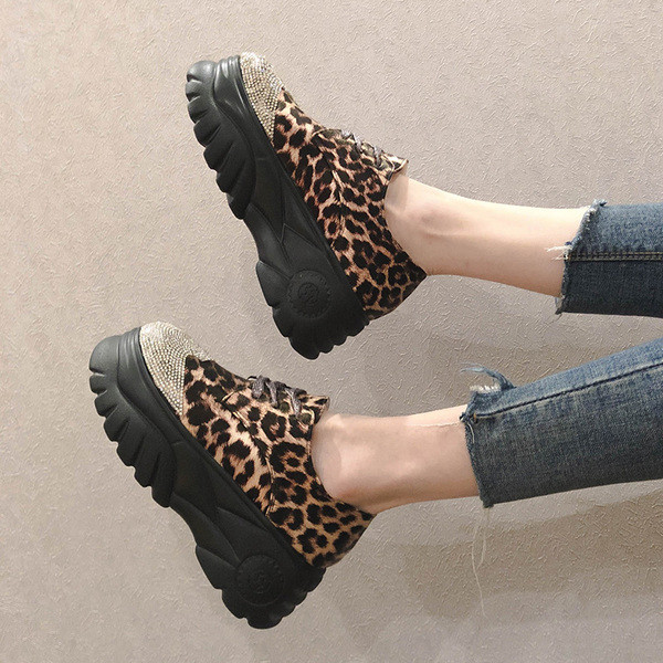 Pantofi de dama actuali cu talpa aspra si model leopard in doua culori