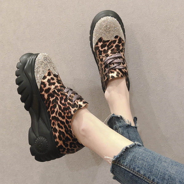 Pantofi de dama actuali cu talpa aspra si model leopard in doua culori