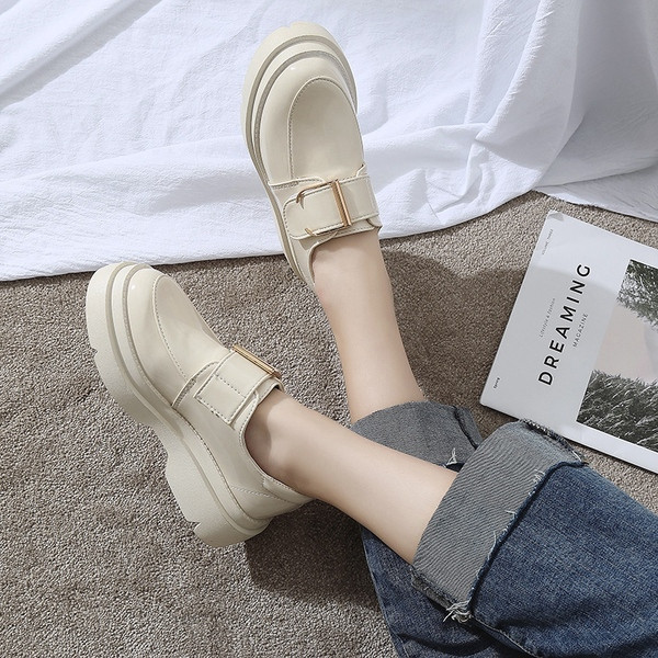 Pantofi moderni de dama cu catarama in doua culori