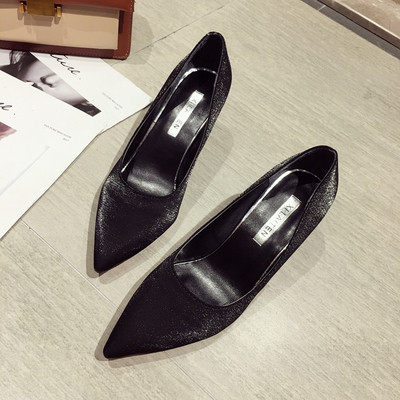 Stílusos női cipő magassarkúval, öt színben