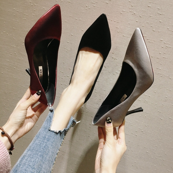 Stílusos női cipő magassarkúval, öt színben