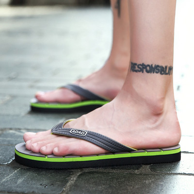 Modern férfi papucs három színben, emblémával