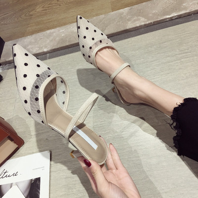 Modern női szandál vékony sarokkal fekete és bézs színben