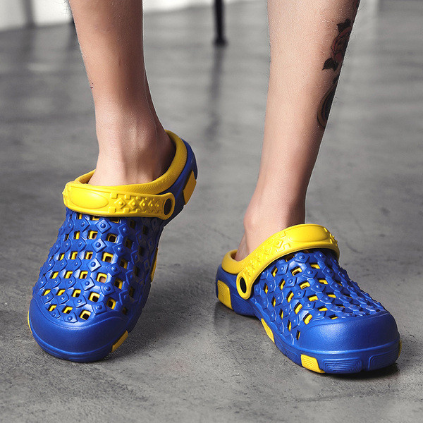 Egyszerű férfi zárt papucs többféle színben